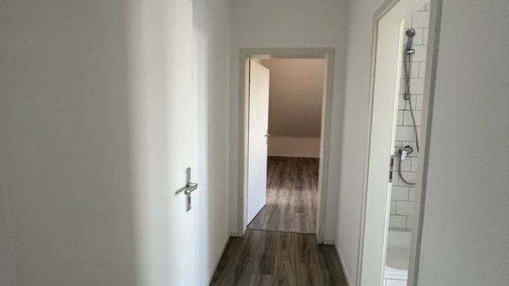 Günstige 2 Zi - Wohnung im respektablen Eckhaus !