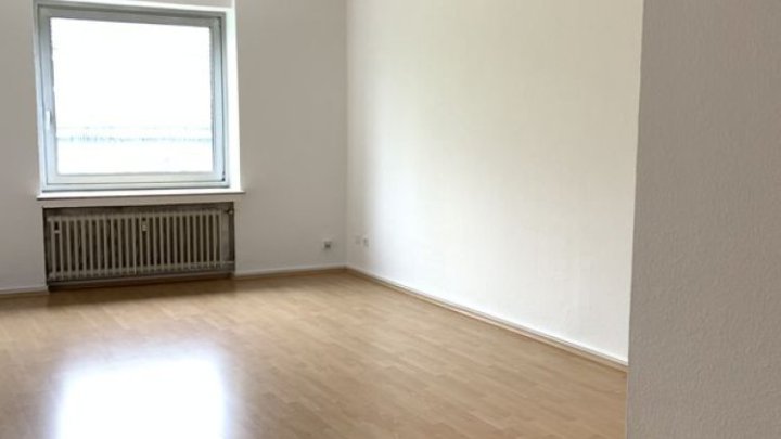  Apartment mit Küche, Diele, Bad in zentraler Lage !!