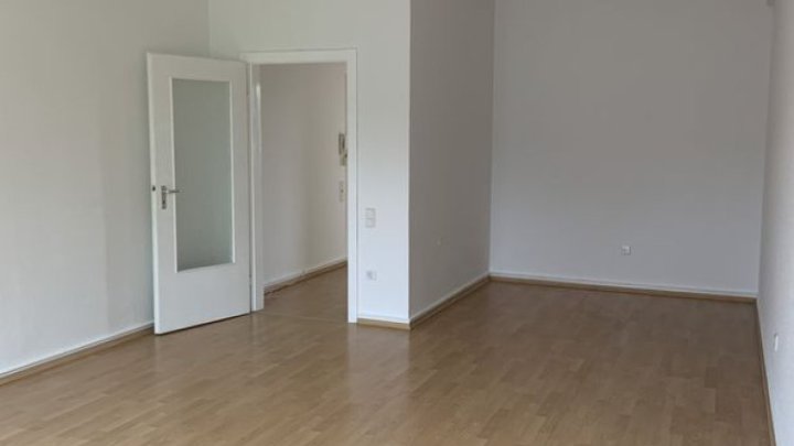  Apartment mit Küche, Diele, Bad in zentraler Lage !!